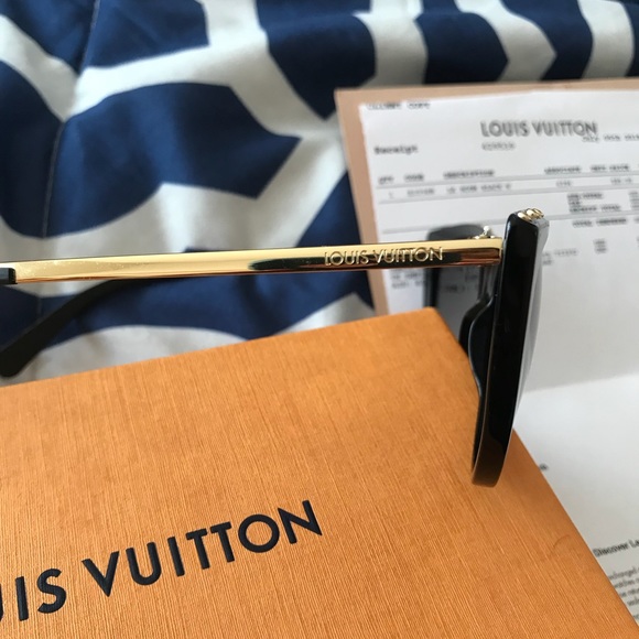 Louis Vuitton - Picture 2 of 2